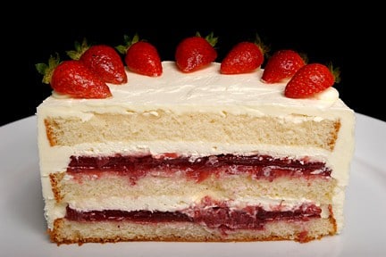 Vanilla Cake Fresh Strawberry Filling Vanilla Cake Fresh Strawberry Filling